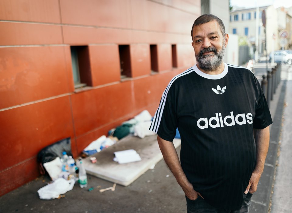 Robert bénévole du Secours Catholique à Marseille auprès des personnes sans abri